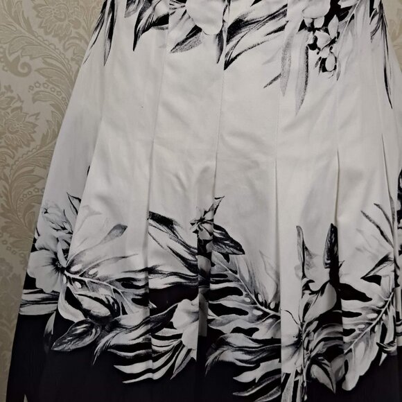 WHMB Size 2 Black And White Fit and Flare Dress Wide Straps Defined Waist NWT - Picture 3 of 16